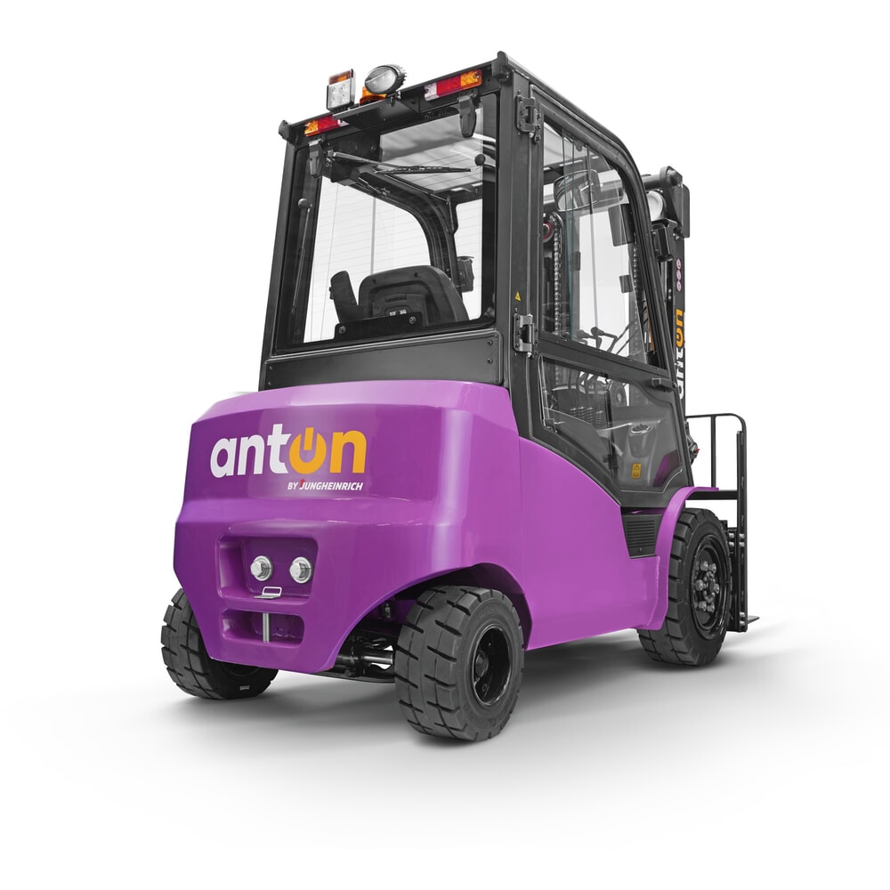 Termékkép száma 2: AntOn by Jungheinrich elektromos targonca CBH 2.5 háromtagú teleszkópos emelőoszlop, 4800 mm emelési magasság, 2500 kg, teherbírás, időjárásvédő fülke Comfort, külső töltővel, 80 V, 60 A, CEE, 5-pólusú