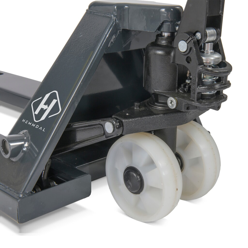 HEMMDAL PTM 2.0 kézi emelőkocsi, 2000 kg teherbírás, 1150 mm villahossz, nylon/nylon kerekek, egyszeres görgő Termékkép száma 4: HEMMDAL PTM 2.0 kézi emelőkocsi, 2000 kg teherbírás, 1150 mm villahossz, nylon/nylon kerekek, egyszeres görgő