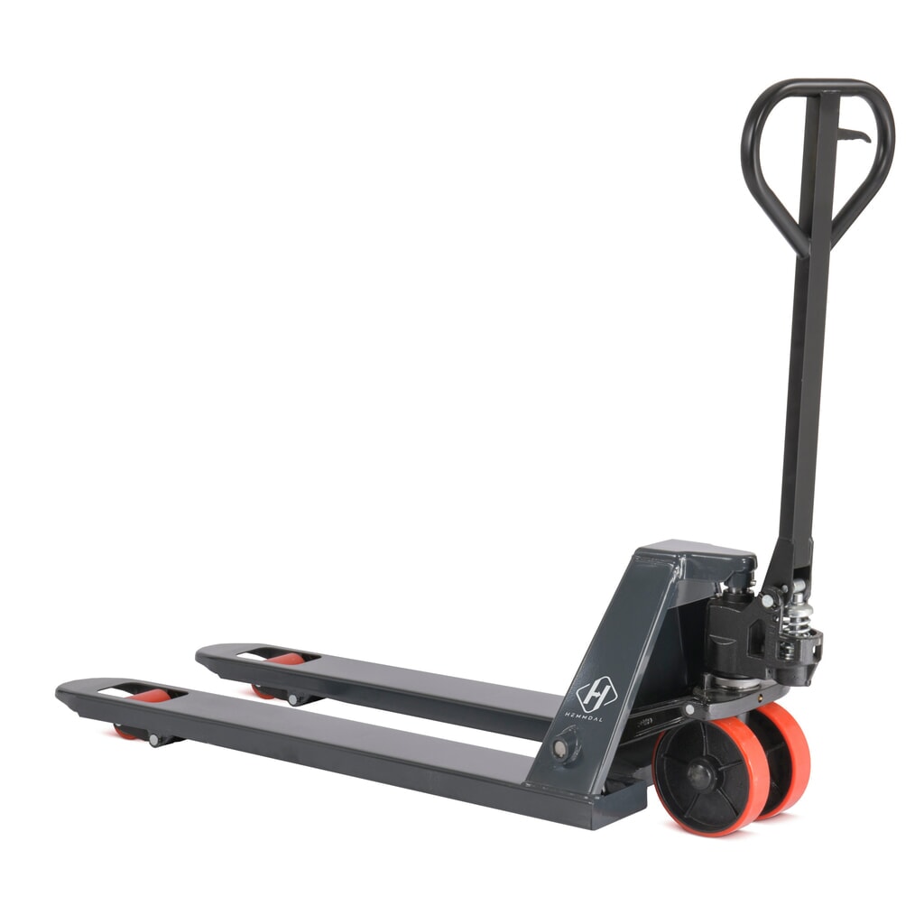 HEMMDAL PTM 2.5 kézi emelőkocsi, 2500 kg teherbírás, 1150 mm villahossz, poliuretán kerekek, egyszeres görgő Termékkép: HEMMDAL PTM 2.5 kézi emelőkocsi, 2500 kg teherbírás, 1150 mm villahossz, poliuretán kerekek, egyszeres görgő