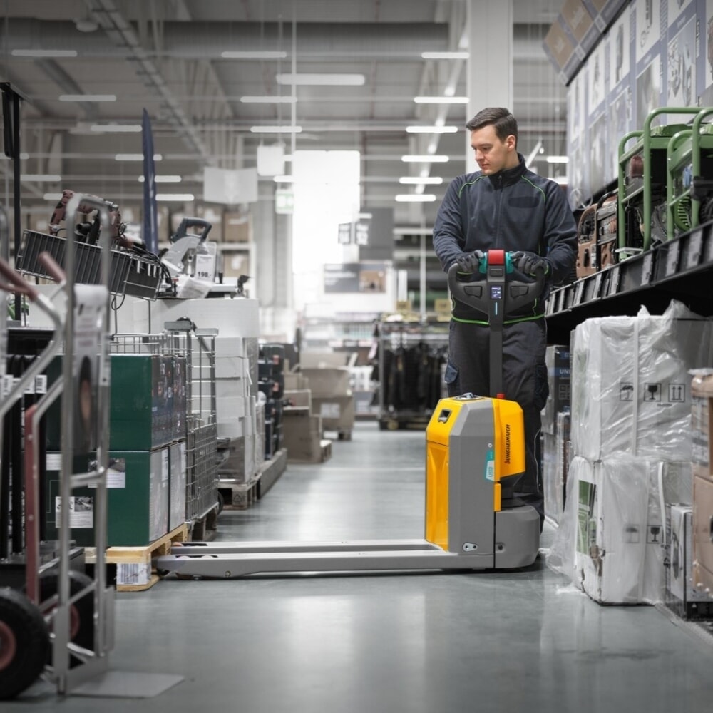 Termékkép száma 8: Jungheinrich AME 15 elektromos emelőkocsi, teherbírás 1 500 kg, villahossz 1 150 mm, különleges villaszélesség 670 mm, tandem görgők